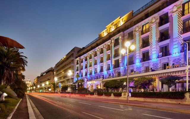 Отель Hôtel Vacances Bleues Le Royal Франция, Ницца - 4 отзыва об отеле, цены и фото номеров - забронировать отель Hôtel Vacances Bleues Le Royal онлайн вид на фасад