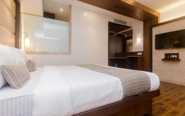OYO 16718 Hotel Aditya Residency