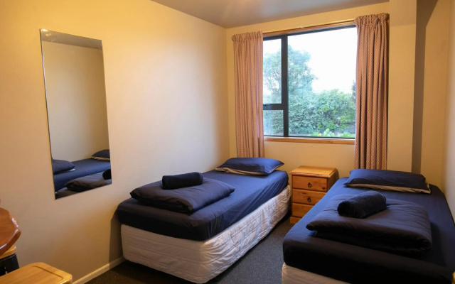 Dusky Lodge - Hostel