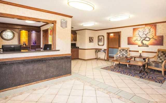Super 8 by Wyndham Van Buren/Ft. Smith Area