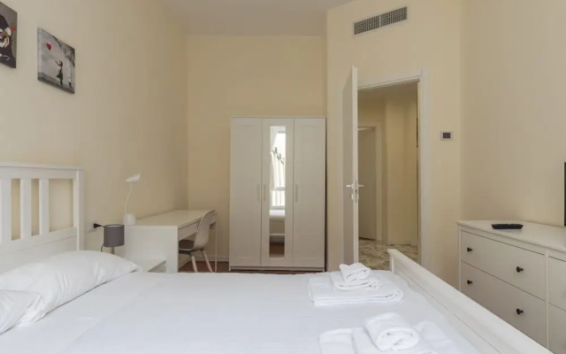 JOIVY Modern 2bed flat with balcony, 250m from M5 Foppa and M2 Sant'Agostino