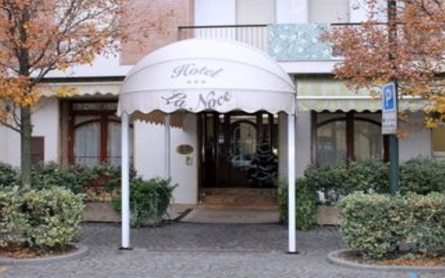 Hotel La Noce Кивассо вид на фасад