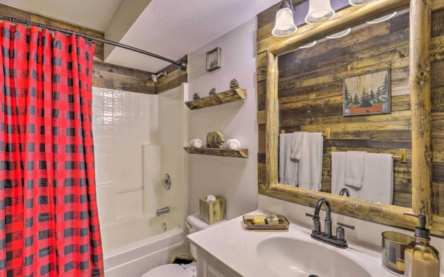 Tranquil Hendersonville Cabin w/ Mountain Views!
