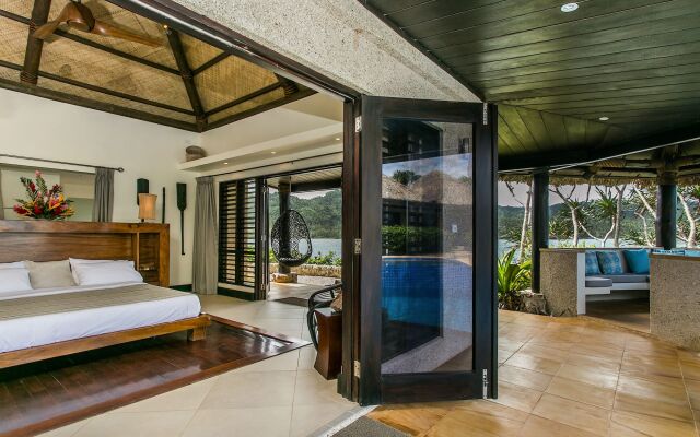 Отель One Private Island One Villa Савусаву комната для гостей