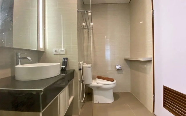 Modern and Spacious Studio Room at Green Kosambi Apartment