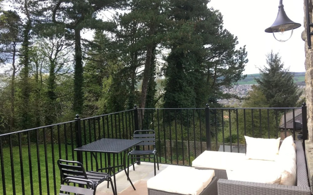 Otley Chevin B&B With Dining