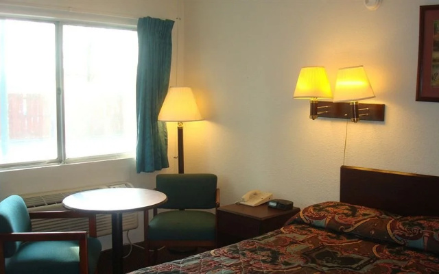 Travelinn Dekalb