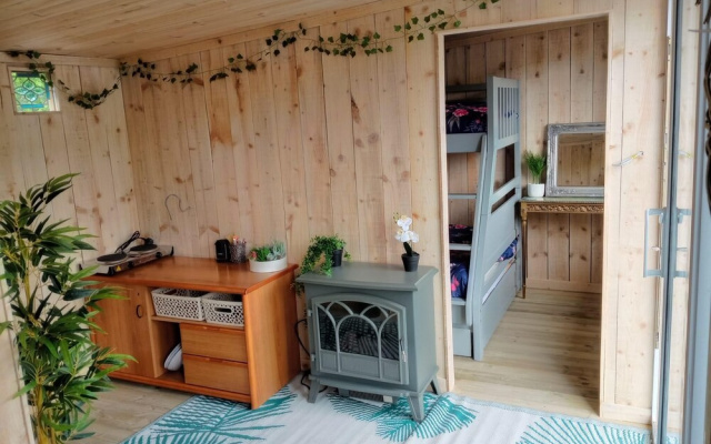 Tranquil Cabin Retreat in Llandovery