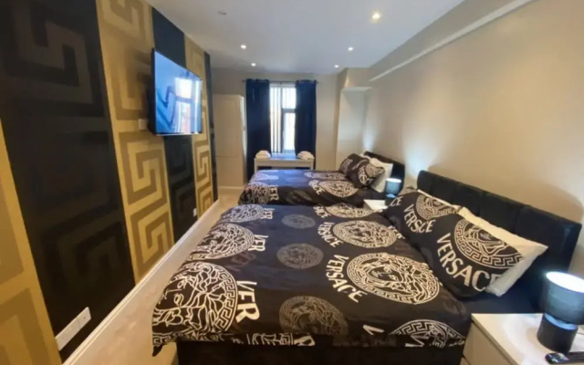 Gold Apartment