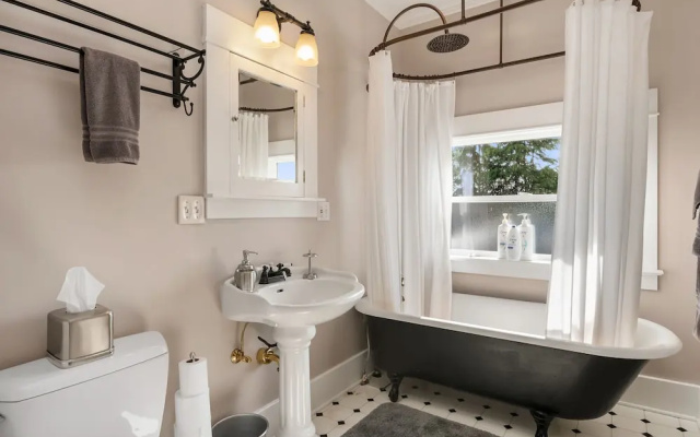 Seattle Vacation Home: The Campus