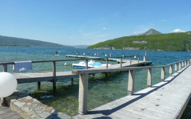 la baie des voiles ,vue lac d'Annecy ,plage privée