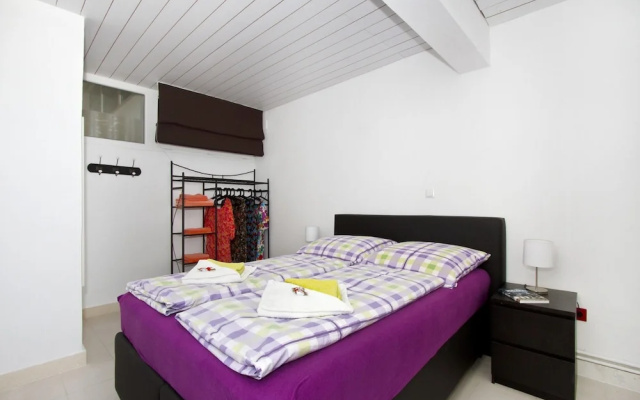 Luxury Apartment With Pool, Large Patio & sea View