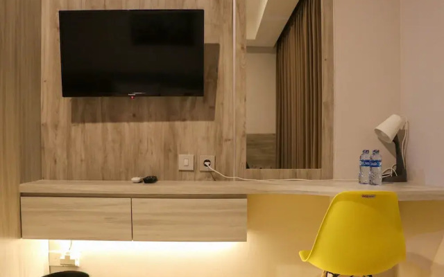 Nice And Stylist Studio At Gold Coast Apartment