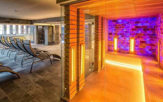 Отель Bonvital Wellness & Gastro Hotel Hévíz - Adults Only Венгрия, Хевиз - 1 отзыв об отеле, цены и фото номеров - забронировать отель Bonvital Wellness & Gastro Hotel Hévíz - Adults Only онлайн вид на фасад