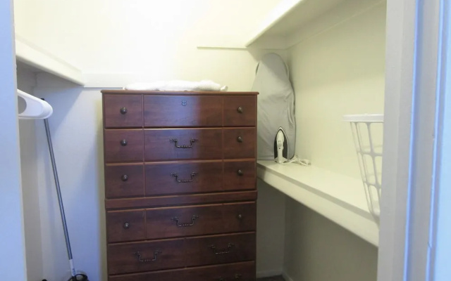 Park Suites at 238 - One Bedroom Apartment