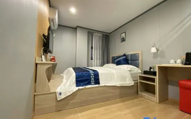 Jixiang Apartment (Shenzhen Chiwei Subway Station)