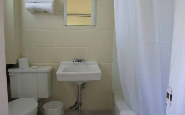 Skyways Motel
