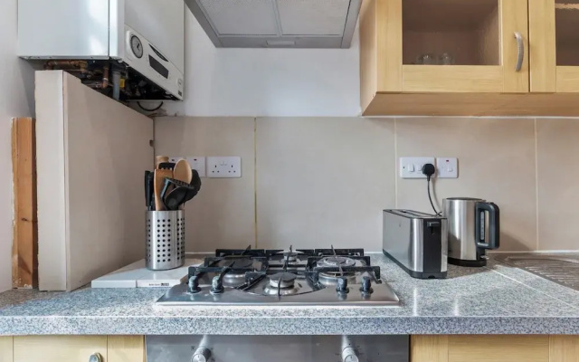 City Apartment - Sleeps 4 & Free Parking