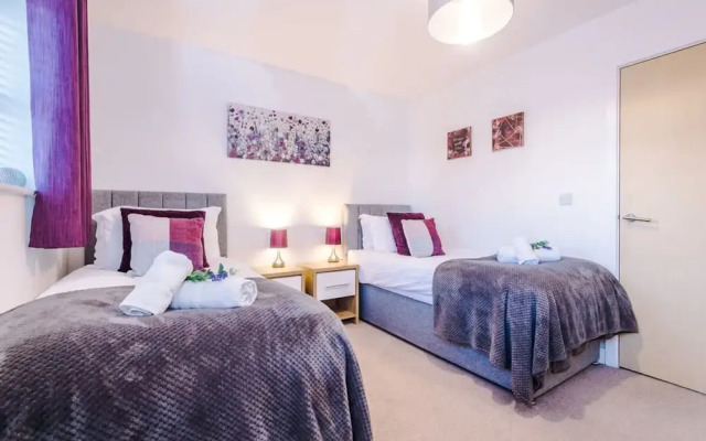 Modern House Ideal for Contractors Sleeps 8