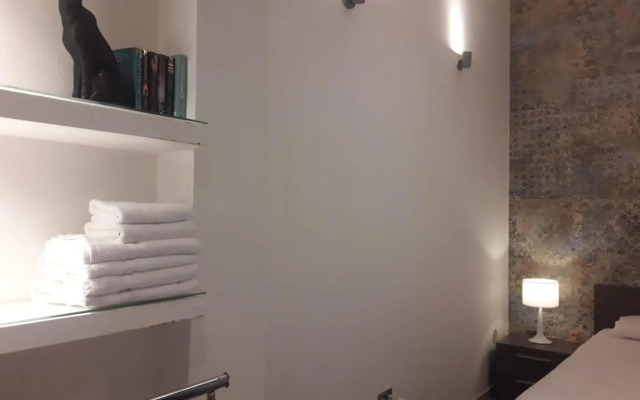 Valletta most central studio apartment 16th-Century building