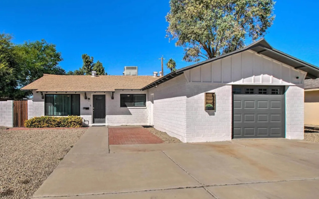 Stylish Scottsdale Oasis Close to Old Town!