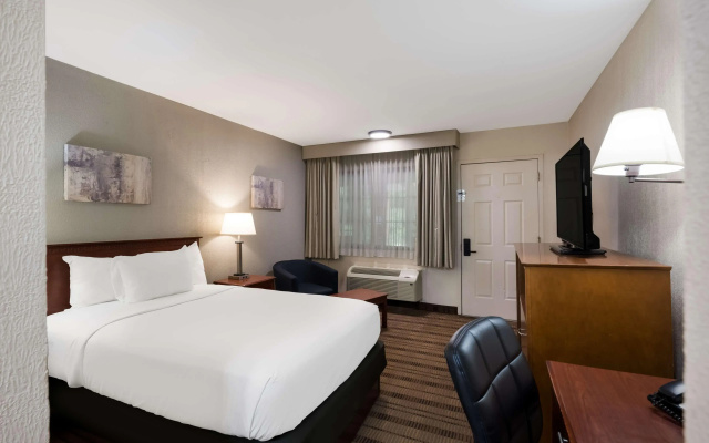 SureStay Plus by Best Western Woodbury Inn