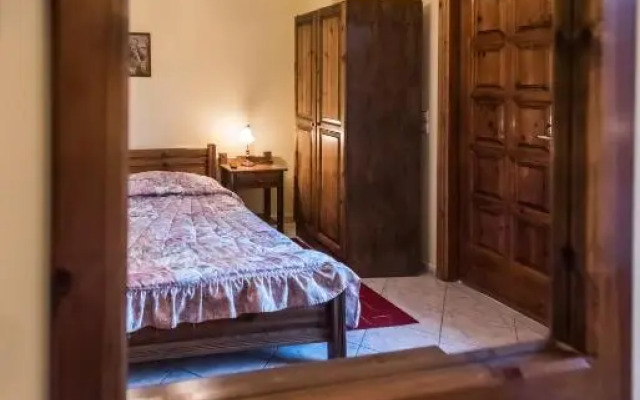 Elatos Rooms