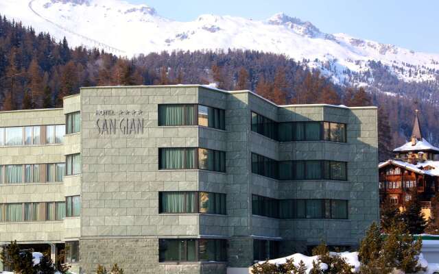 Отель Sport & Wellness Hotel San Gian St Moritz Швейцария, Санкт-Мориц - отзывы, цены и фото номеров - забронировать отель Sport & Wellness Hotel San Gian St Moritz онлайн вид на фасад