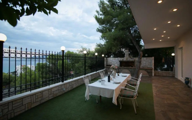 Aias summer house