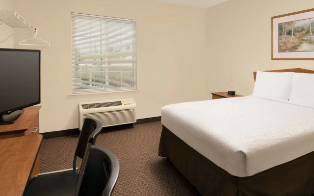 WoodSpring Suites Kansas City Lenexa