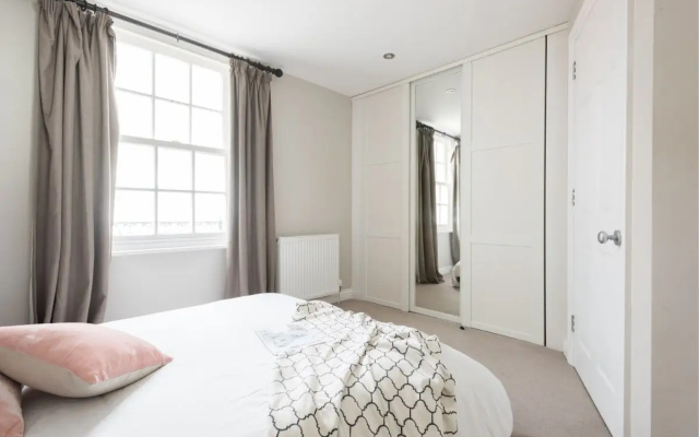 The Navy Court - Scandinavian Inspired 4BDR Central Home