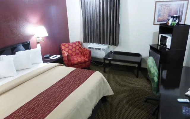 Red Roof Inn & Suites Piqua