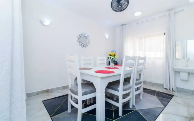 Lux Suites Nyali Holiday Villa