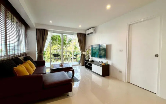 B6 - 1 Bdr Modern Condo With Balcony and Pool, Karon
