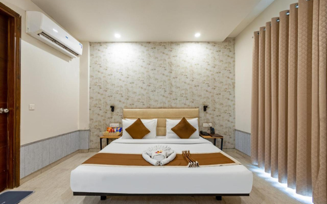 Aadat Hotel Subhash Chowk Gurgaon
