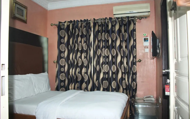 Green Royal Suites