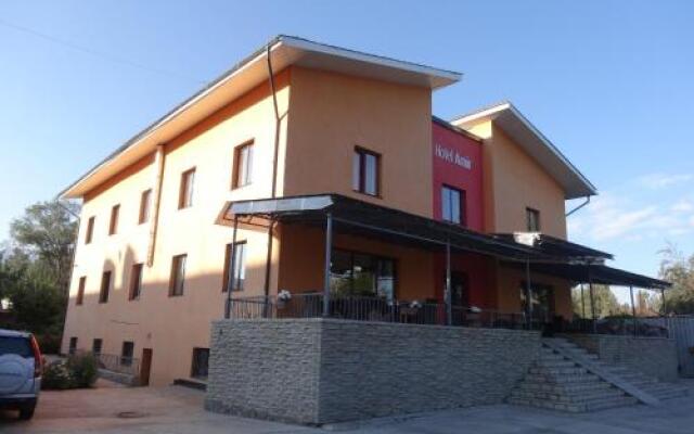 Отель Amir Hotel Кыргызстан, Каракол - отзывы, цены и фото номеров - забронировать отель Amir Hotel онлайн вид на фасад