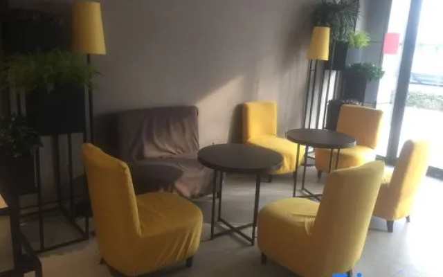 Shoulvrujia Ease Hotel (Ningbo Tianyi Square Jiangxia Bridge Subway Station)