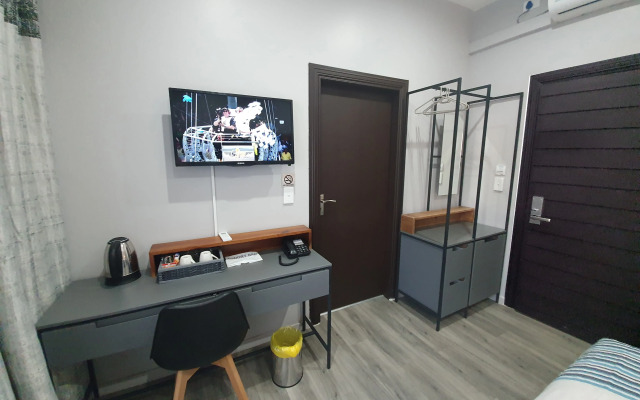 La Orchard Hotel