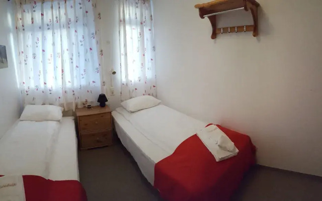 Guesthouse Leirubakki