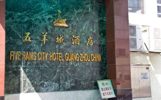 Five Rams City Hotel вид на фасад
