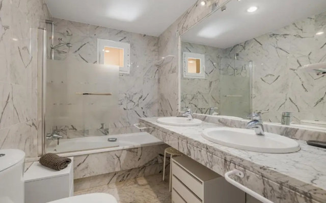 Spacious 3 bedrooms apartment at LAS BRISAS