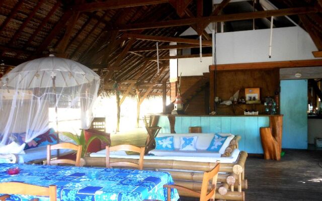 Отель Motu Aotera Guest House бассейн