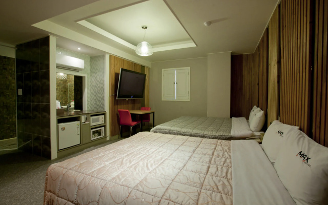 Max Motel