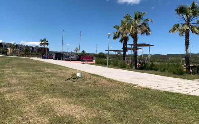 Apartamento para 5 personas frente al mar con piscina y parking