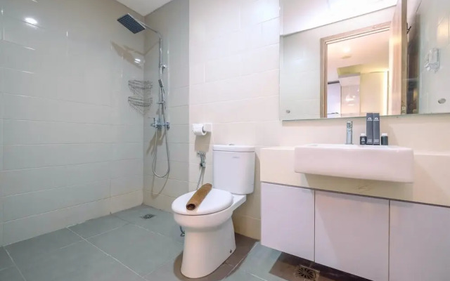Fancy and Fabulous 1BR at Pejaten Park Apartment