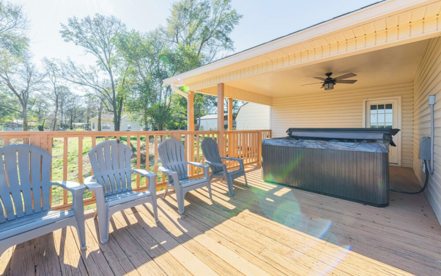 Private Dock & Hot Tub: Lakefront Eufaula Escape