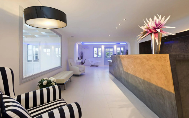 Lilium Santorini Hotel