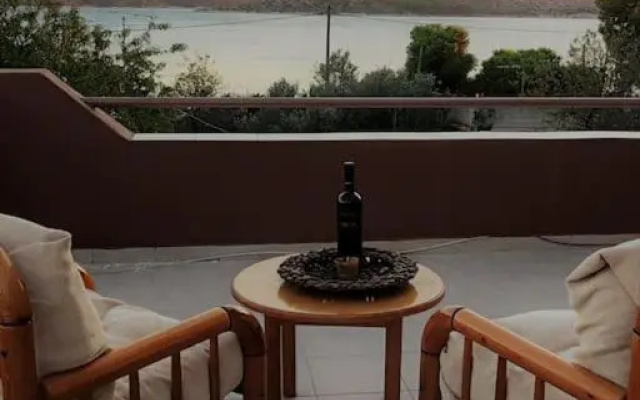 Penthouse Studio next to the Sea