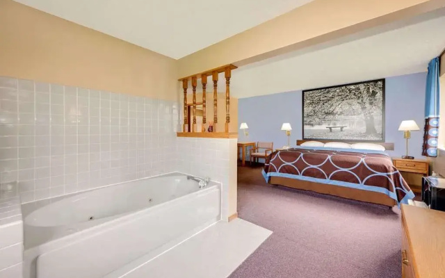 Super 8 By Wyndham Chariton